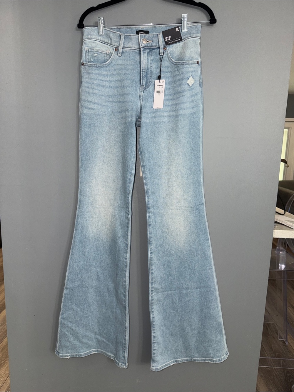 NWT Express Light Wash Mid-rise Flared Jeans, sz 6L, Hippie, 70's, festival